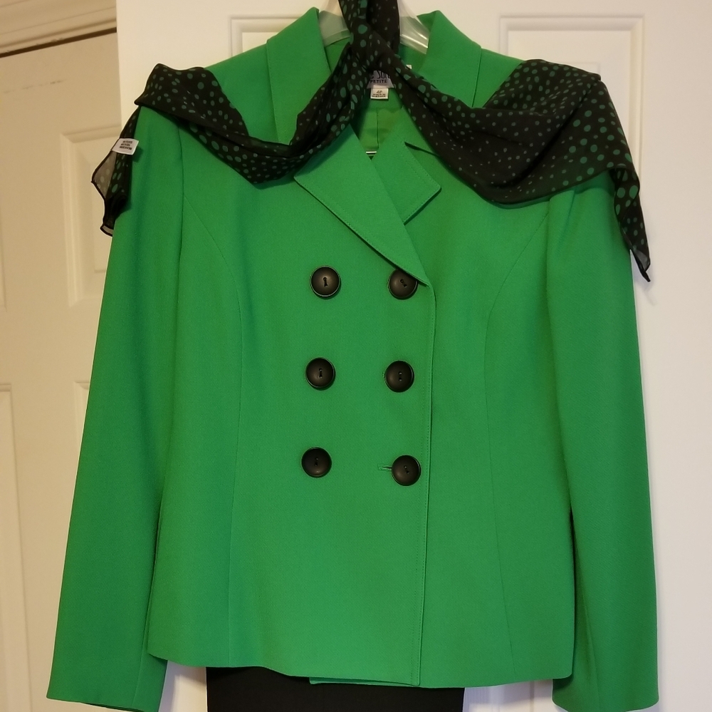 Le Suit Green